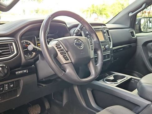 Used 2018 Nissan Titan SV w/ SV Convenience Package RWD image 11