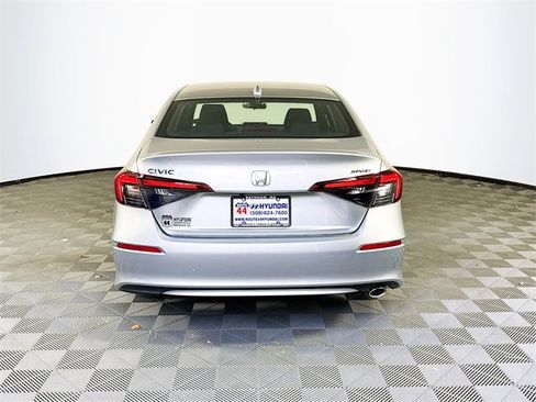 Used 2025 Honda Civic Sport image 4