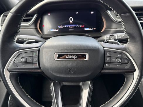 Used 2021 Jeep Grand Cherokee L Laredo image 33