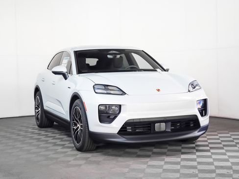 New 2025 Porsche Macan 4S Electric image 8