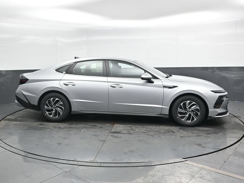 New 2026 Hyundai Sonata Blue FWD image 3