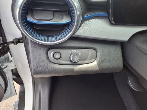 New 2026 Chevrolet Trax LT w/ Driver Confidence Package FWD image 9
