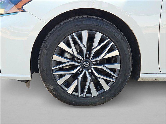 Used 2025 Nissan Altima 2.5 SV FWD image 22