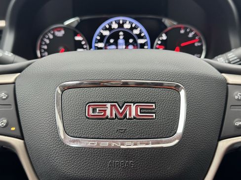 Used 2023 GMC Acadia Denali image 28