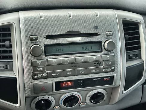 Used 2010 Toyota Tacoma PreRunner image 18