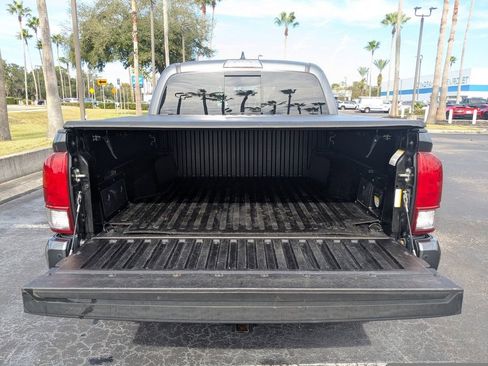 Used 2017 Toyota Tacoma TRD Sport image 13