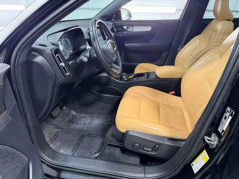 Used 2019 Volvo XC40 T5 Momentum image 12