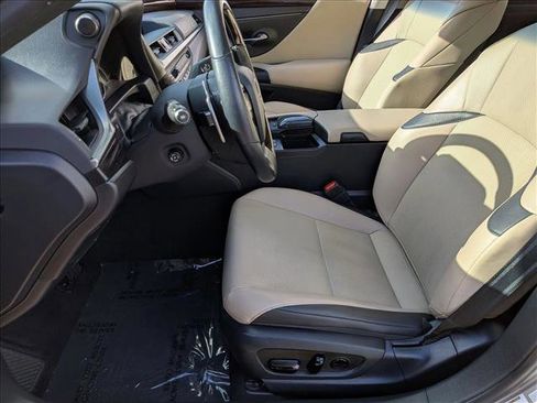 Used 2019 Lexus ES 300h image 17