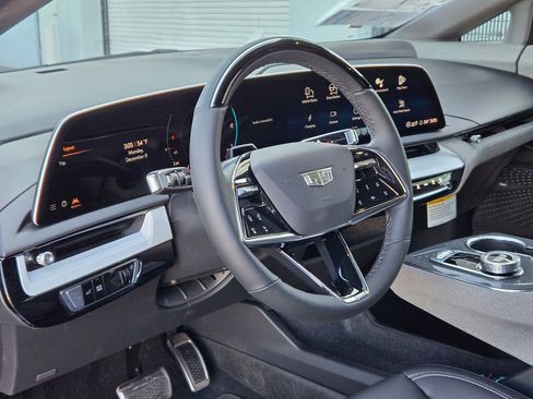 New 2026 Cadillac Optiq Luxury 1 image 10