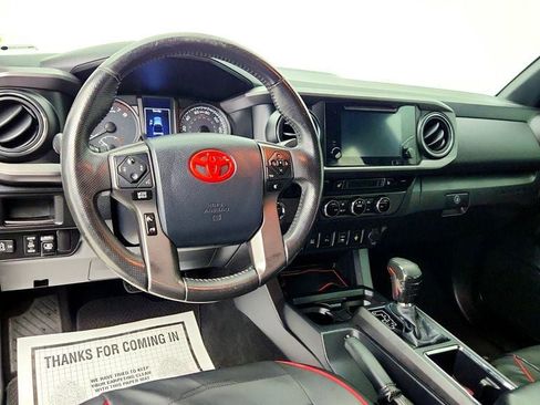 Used 2017 Toyota Tacoma TRD Sport w/ Premium & Technology Package image 12