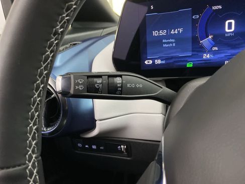 Used 2025 Chevrolet Equinox EV LT w/ Convenience Package image 22