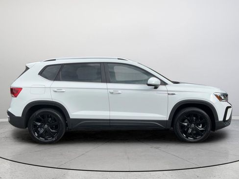 Used 2023 Volkswagen Taos SE FWD image 5