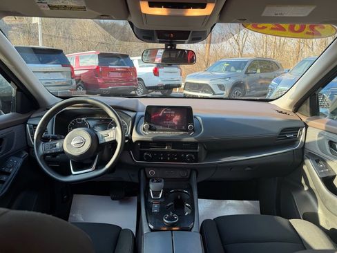 Used 2023 Nissan Rogue S image 19