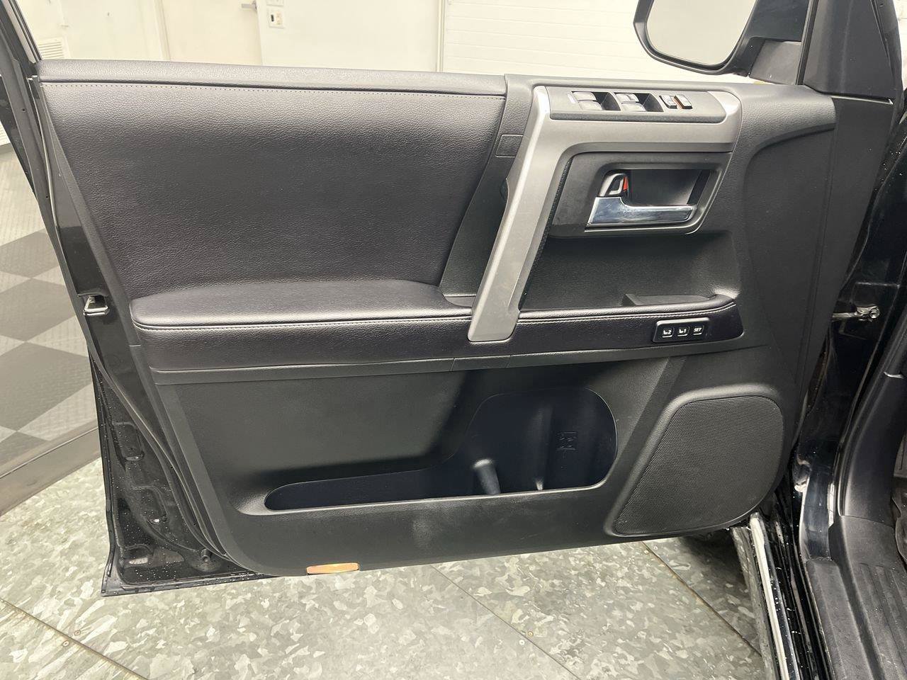 Used 2017 Toyota 4Runner Limited AWD/4WD image 8