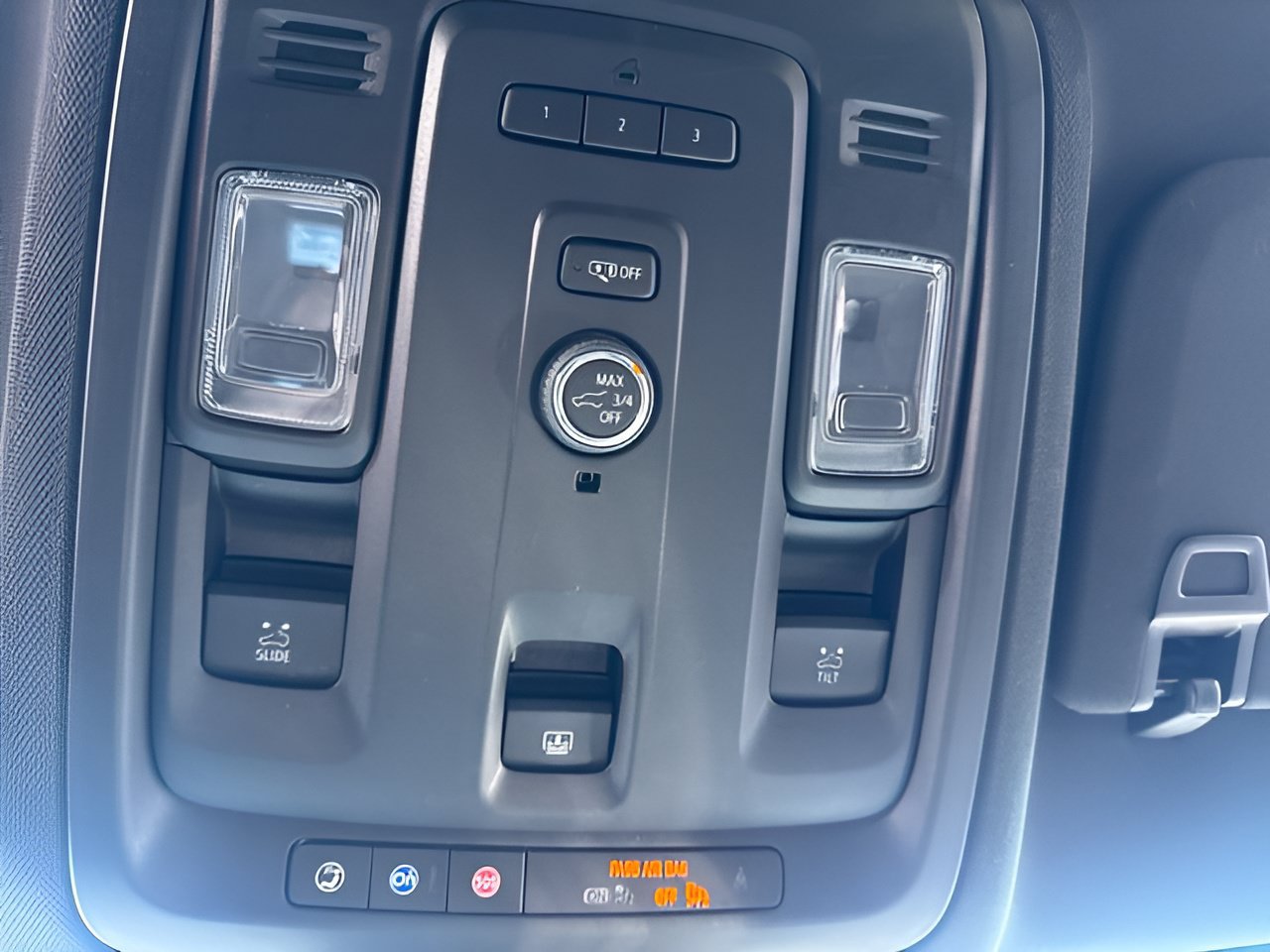 Used 2023 GMC Yukon XL SLT AWD/4WD image 11