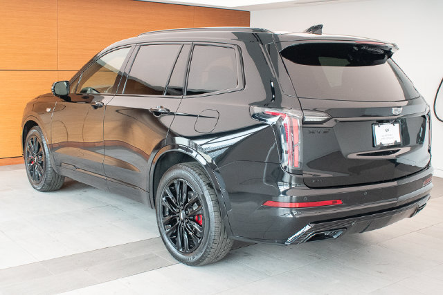 Used 2024 Cadillac XT6 Sport w/ LPO, ONYX Package AWD/4WD image 8