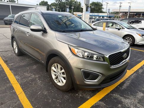 Used 2016 Kia Sorento LX w/ LX Convenience Package AWD/4WD image 2