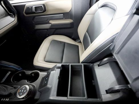 Used 2023 Ford Bronco Wildtrak image 37