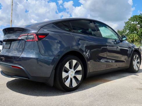 Used 2021 Tesla Model Y Long Range AWD/4WD image 4