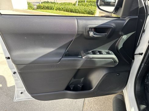 Used 2023 Toyota Tacoma TRD Off-Road image 39