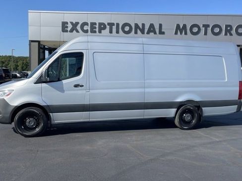 Used 2024 Mercedes-Benz Sprinter 2500 image 2
