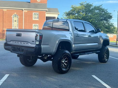 Used 2018 Toyota Tacoma SR5 RWD image 6