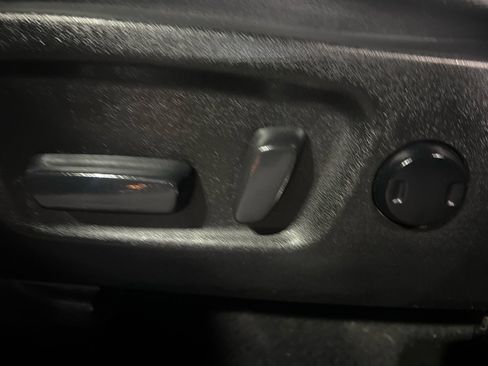 Used 2017 Toyota Highlander SE image 25