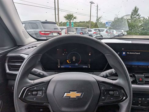 Used 2025 Chevrolet TrailBlazer LT FWD image 27