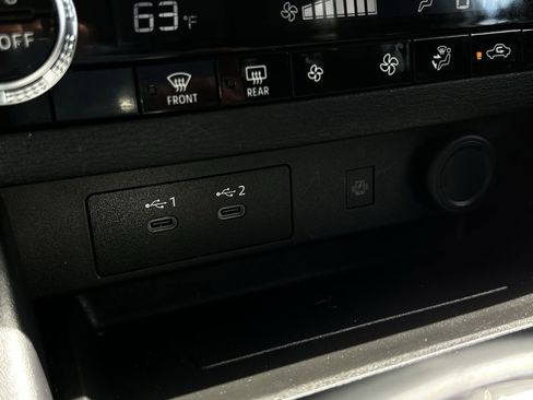 Used 2025 Mitsubishi Outlander SE FWD image 11