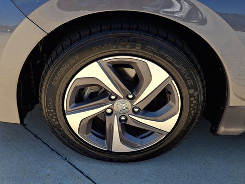 Used 2019 Honda Insight EX image 8