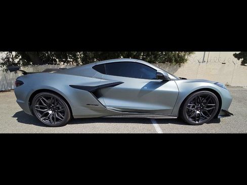 Used 2024 Chevrolet Corvette Z06 w/ Z07 Performance Package image 9