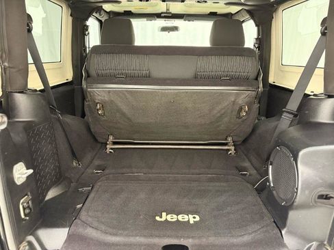 Used 2011 Jeep Wrangler Sahara w/ Connectivity Group AWD/4WD image 22