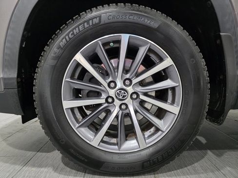 Used 2019 Toyota Highlander XLE image 23