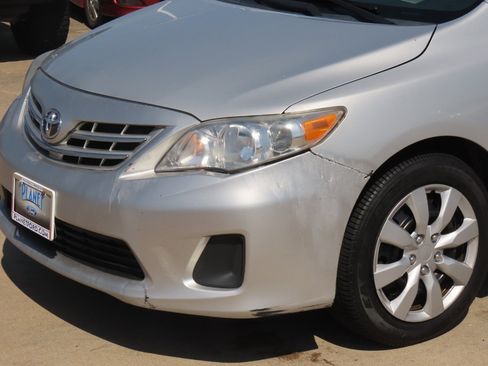 Used 2013 Toyota Corolla LE FWD image 3