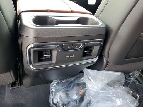 New 2026 GMC Sierra 3500 Denali Ultimate AWD/4WD image 17