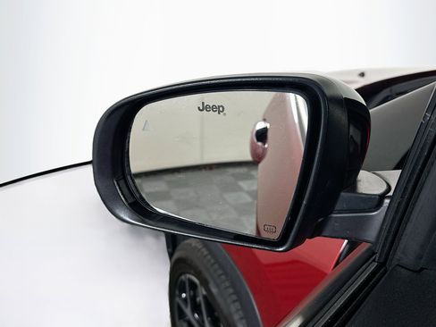 Used 2025 Jeep Compass Limited AWD/4WD image 16