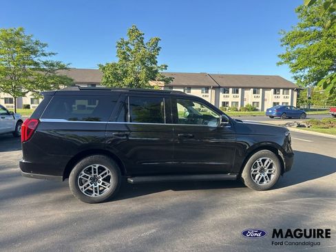 Used 2025 Ford Expedition Active AWD/4WD image 3