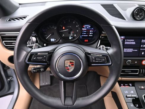 Certified 2025 Porsche Macan AWD/4WD image 11