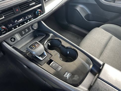 Used 2025 Nissan Rogue SV FWD image 38