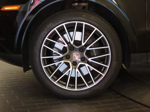 Certified 2023 Porsche Cayenne Coupe AWD/4WD image 11
