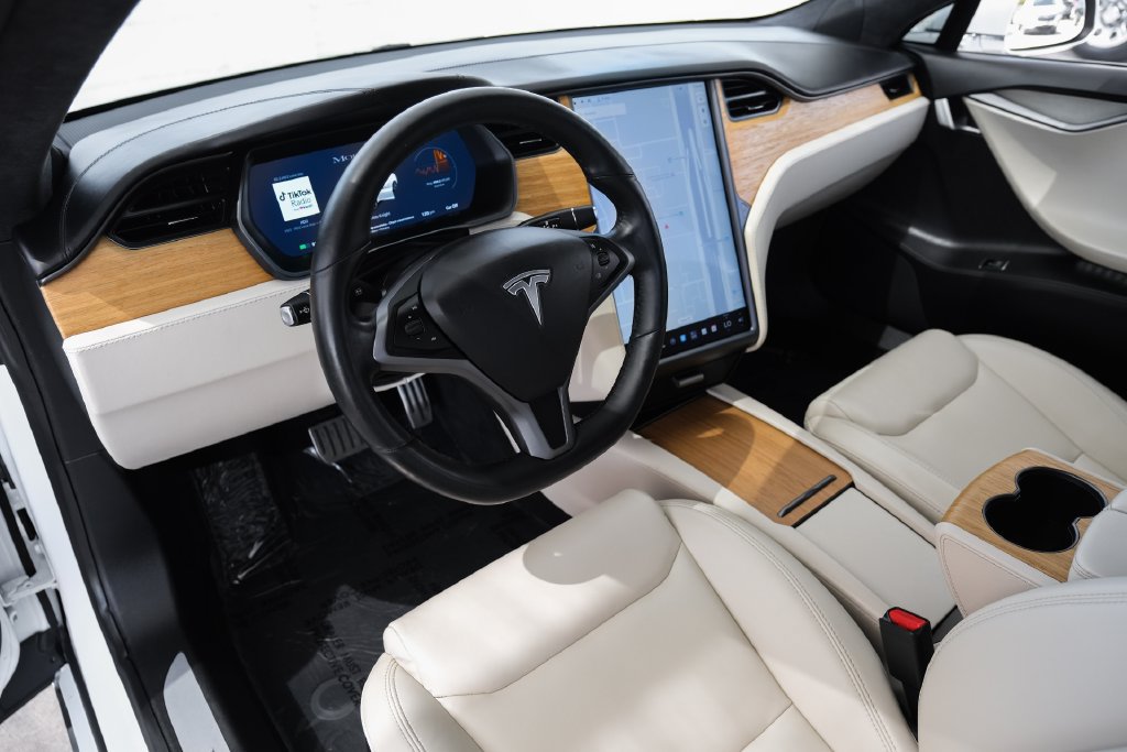 Used 2020 Tesla Model S Long Range Plus AWD/4WD image 2