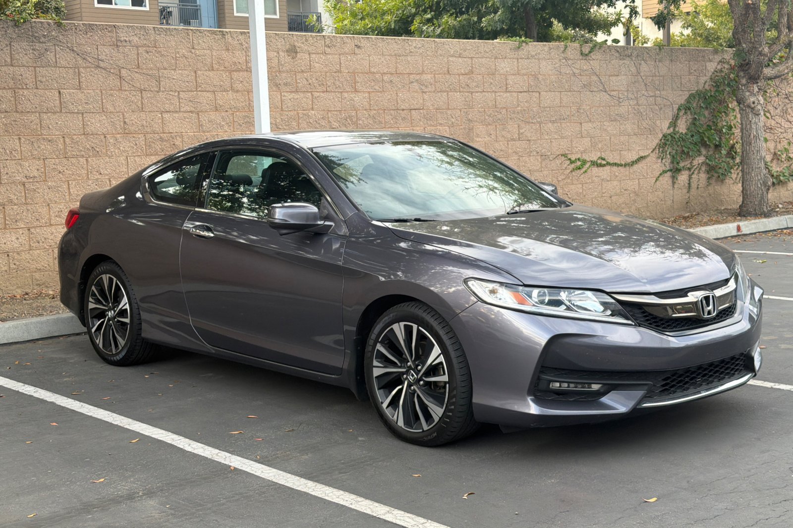 Used 2016 Honda Accord EX-L image 2