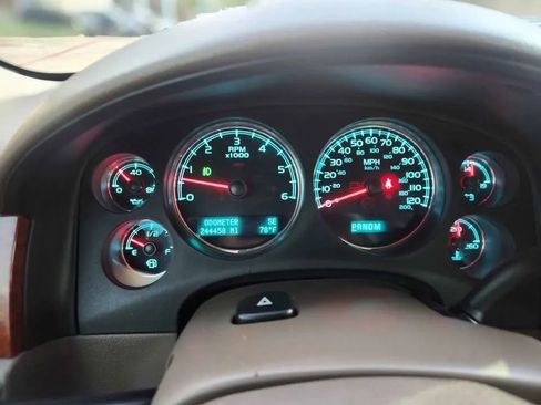 Used 2013 Chevrolet Avalanche LT w/ Texas Edition image 15