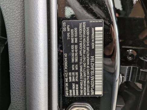 Certified 2025 Porsche Macan S AWD/4WD image 29