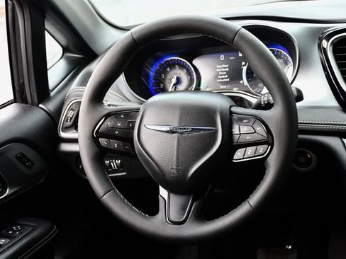 Used 2026 Chrysler Pacifica Limited w/ S Appearance Package FWD image 21