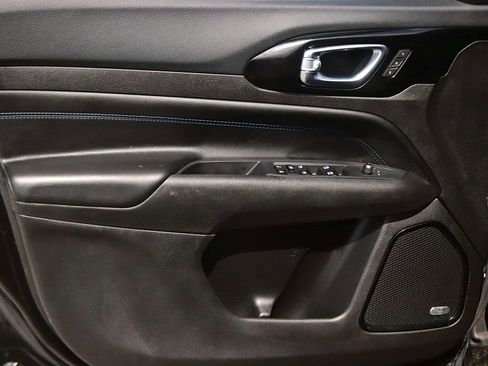 Used 2025 Jeep Compass Limited w/ High Altitude Package image 10