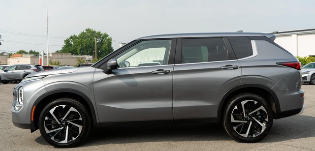Used 2023 Mitsubishi Outlander SE AWD/4WD image 9
