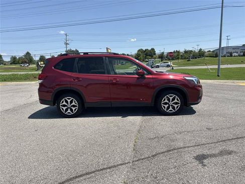 Used 2019 Subaru Forester Premium w/ All-Weather Package AWD/4WD image 4