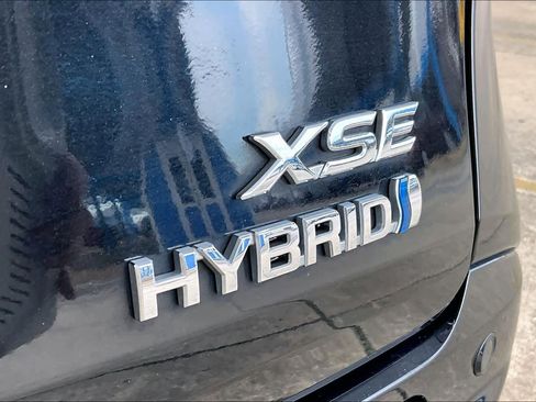 Used 2023 Toyota Sienna XSE image 10