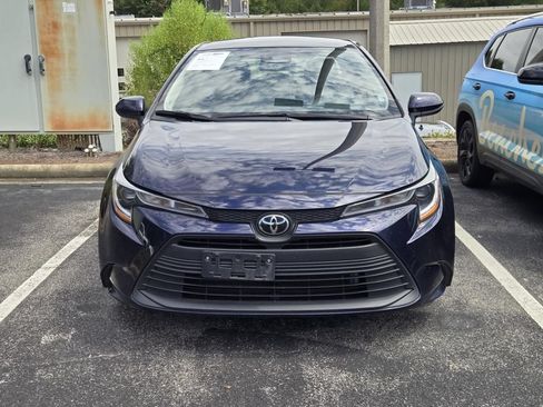 Used 2025 Toyota Corolla LE FWD image 3